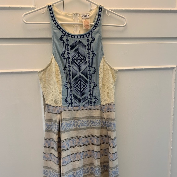 Boutique Dress! - Picture 2 of 7